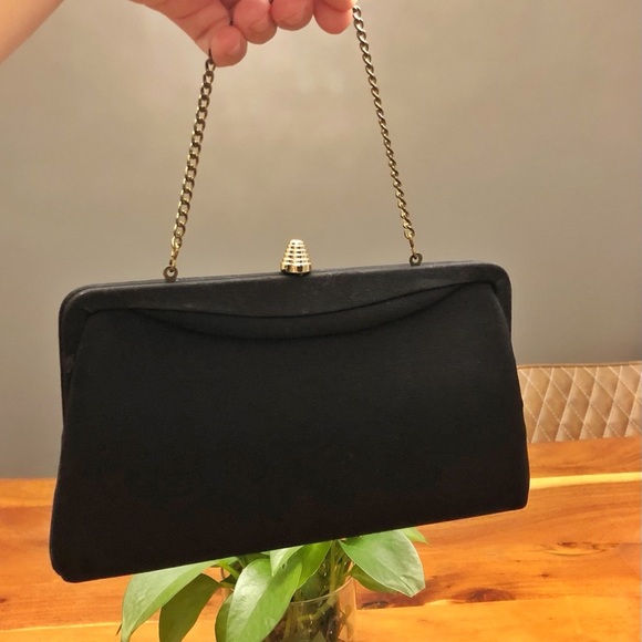 Vintage Minimalist Gorgeous Black Chain Clutch Wristlet Bag Golden Tone Hardware - Picture 12 of 13